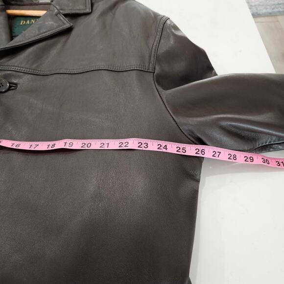 Men's Luxury Leather Coat by Danier size 48-50 - Picture 9 of 10